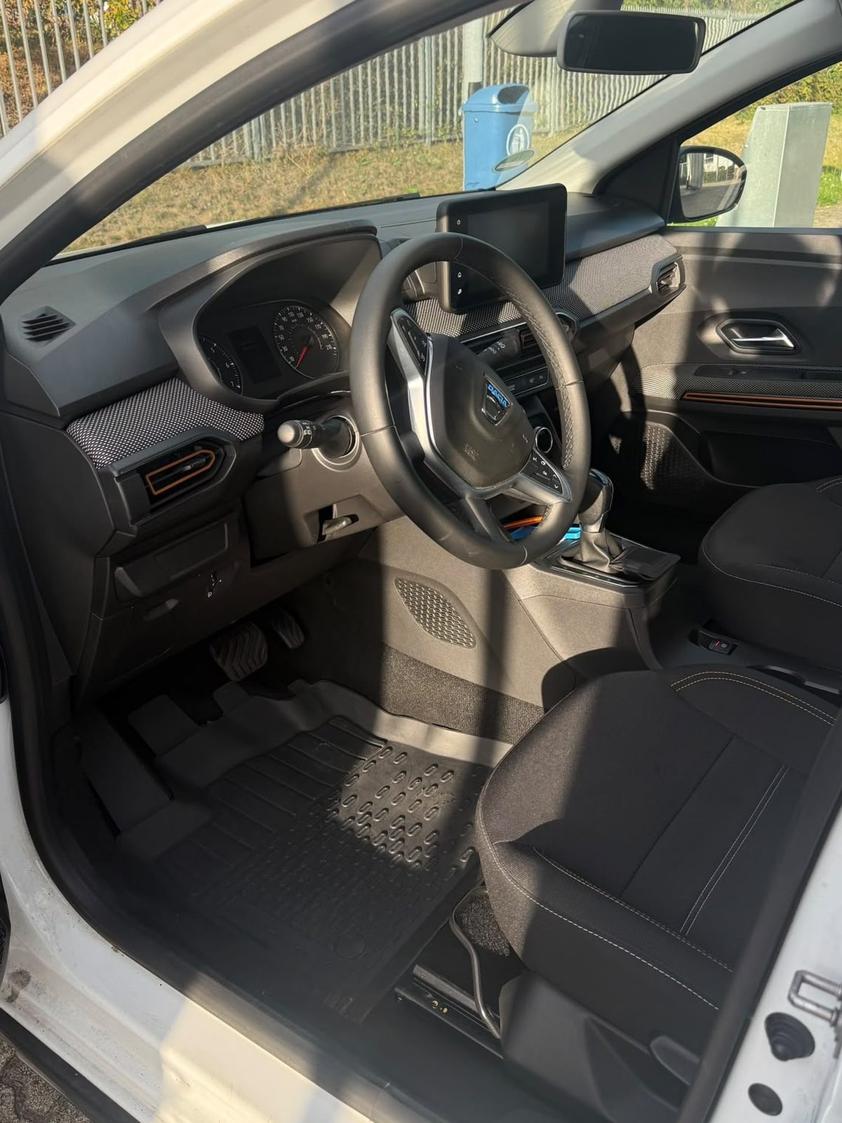 Derselbe Innenraum nach der Aufbereitung durch SA CarClean